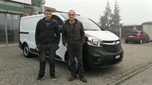 Markus und Philipp Meyer von Meyer Fenster+Storen AG aus Niederbipp mit ihrem Opel Vivaro